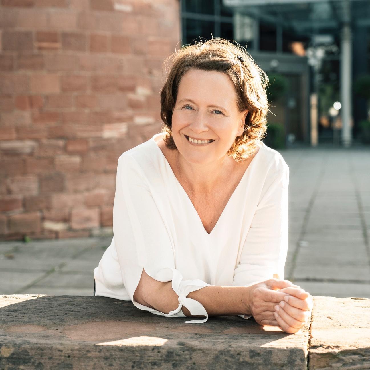Rezension Julia Hertha Social Media Canva Kurs